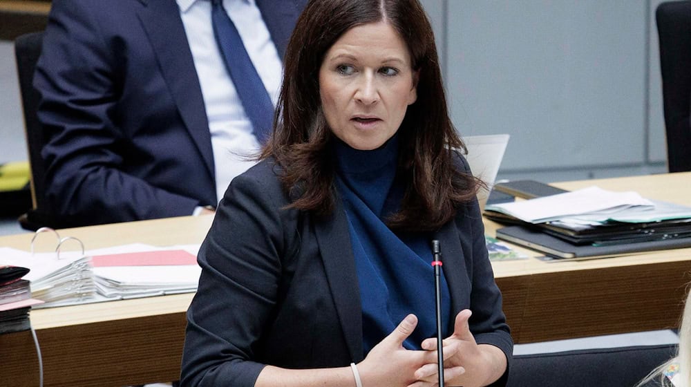 Bildungssenatorin Katharina Günther-Wünsch will die Bergius-Schule in Friedenau besuchen, die wegen eines Brandbriefs aus dem Lehrerkollegium in der Diskussion steht.  / Foto: Carsten Koall/dpa