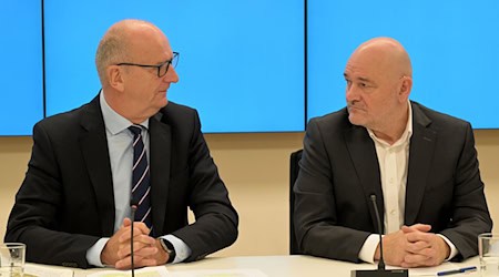 Die Landesvorsitzenden von SPD und BSW, Ministerpräsident Dietmar Woidke und Robert Crumbach, wollen am Montag Koalitionsverhandlungen beginnen. (Archivbild)  / Foto: Michael Bahlo/dpa