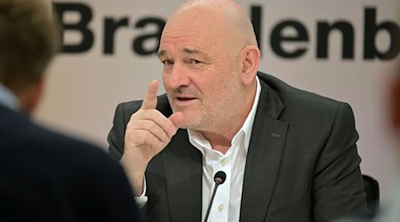 BSW-Landeschef Robert Crumbach schließt eine Zustimmung zu AfD-Anträgen im Landtag nach wie vor nicht aus (Archivbild). / Foto: Michael Bahlo/dpa