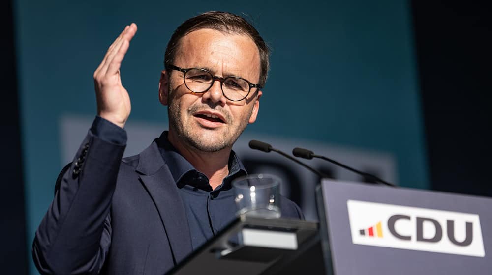 Der Brandenburger CDU-Landes- und Fraktionsvorsitzende Jan Redmann befürwortet den Neuwahl-Termin am 23. Februar. (Archivbild) / Foto: Fabian Sommer/dpa