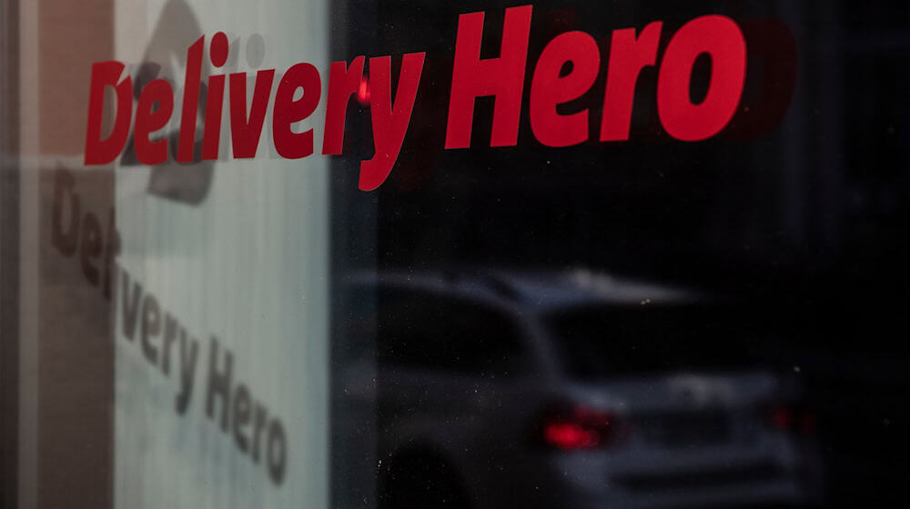 Unter der Marke Talabat liefert Delivery Hero in den Vereinigten Arabischen Emiraten, im Nahen Osten und in Nordafrika Essen und Alltagsgegenstände aus. (Archivbild) / Foto: Paul Zinken/dpa