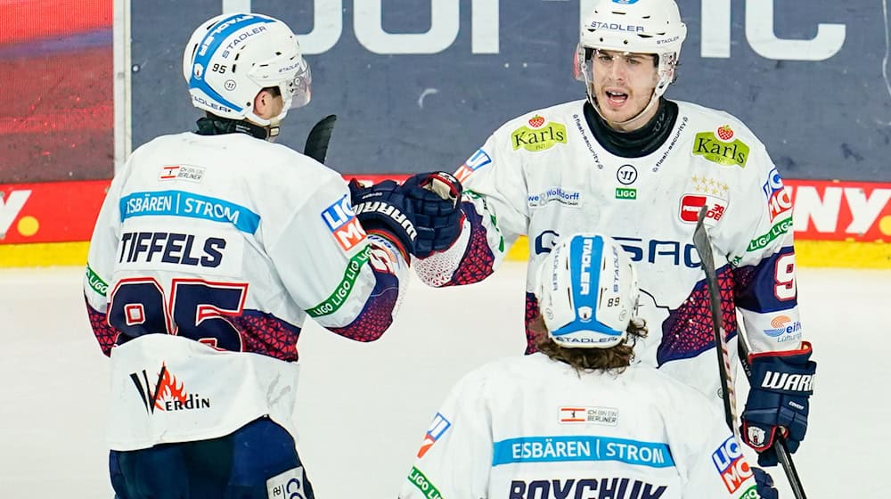 Ty Ronning steuerte drei Treffer zum Sieg der Eisbären gegen Iserlohn bei. / Foto: Uwe Anspach/dpa