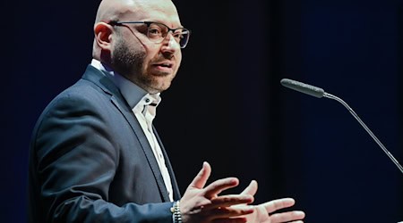 Der Oberbürgermeister von Frankfurt (Oder), René Wilke (parteilos), dringt auf einfachere Möglichkeiten, Videokameras etwa in Kriminalitäts-Hotspots zu installieren. (Archivbild) / Foto: Patrick Pleul/dpa