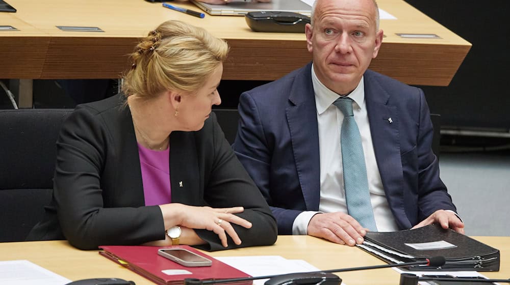 Wirtschaftssenatorin Franziska Giffey (SPD) sieht beim Thema verkaufsoffene Sonntag noch Redebedarf im Senat. / Foto: Jörg Carstensen/dpa