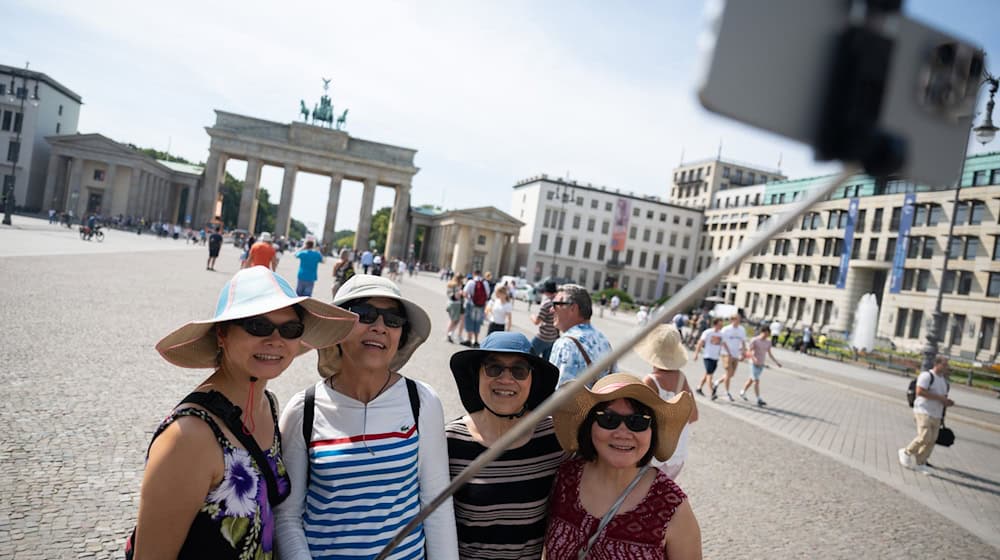 Bei Reisenden aus dem Ausland ist Berlin bislang deutlich beliebter als im Vorjahr. (Archivbild)  / Foto: Sebastian Gollnow/dpa