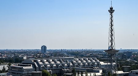 Der internationale Wettbewerb zur künftigen Nutzung des ICC am Funkturm soll bald starten. (Archivbild) / Foto: Jens Kalaene/dpa