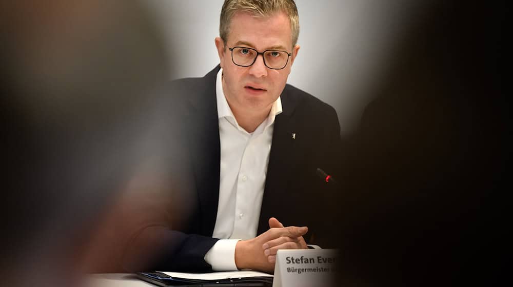 Konnte seine geplante Rede nicht halten: Finanzsenator Stefan Evers. (Archivbild) / Foto: Bernd von Jutrczenka/dpa