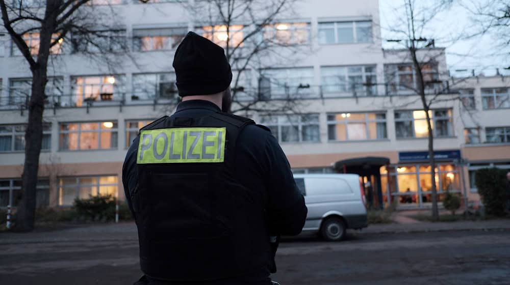 In einem Berliner Seniorenheim soll ein Mann seine Tochter mit einer Machete schwer verletzt haben. / Foto: Jörg Carstensen/dpa