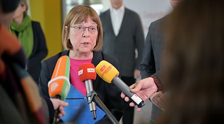 Ihre schriftliche Entlassung hat Ursula Nonnemacher (Grüne) nach eigenen Angaben im Flur des Bundesrats erhalten.  / Foto: Michael Bahlo/dpa