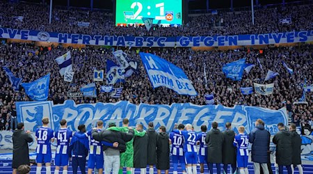 Die Berliner wollen auch nach dem Achtelfinale mit ihren Fans feiern. / Foto: Soeren Stache/dpa