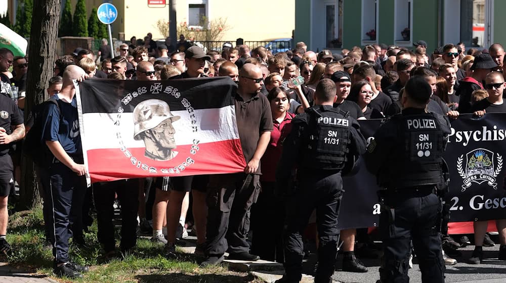 Eine geplante rechtsextreme Demonstration in Berlin wird vom Verfassungsschutz als gezielte Provokation eingestuft. Solche Provokationen etwa mit Aktionen gegen die Homosexuellen-Szene würden zunehmen. (Symbolbild) / Foto: Sebastian Willnow/dpa