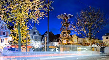 Adventsstimmung in Cottbus - am Montag beginnt der Weihnachtsmarkt. / Foto: Patrick Pleul/dpa/ZB