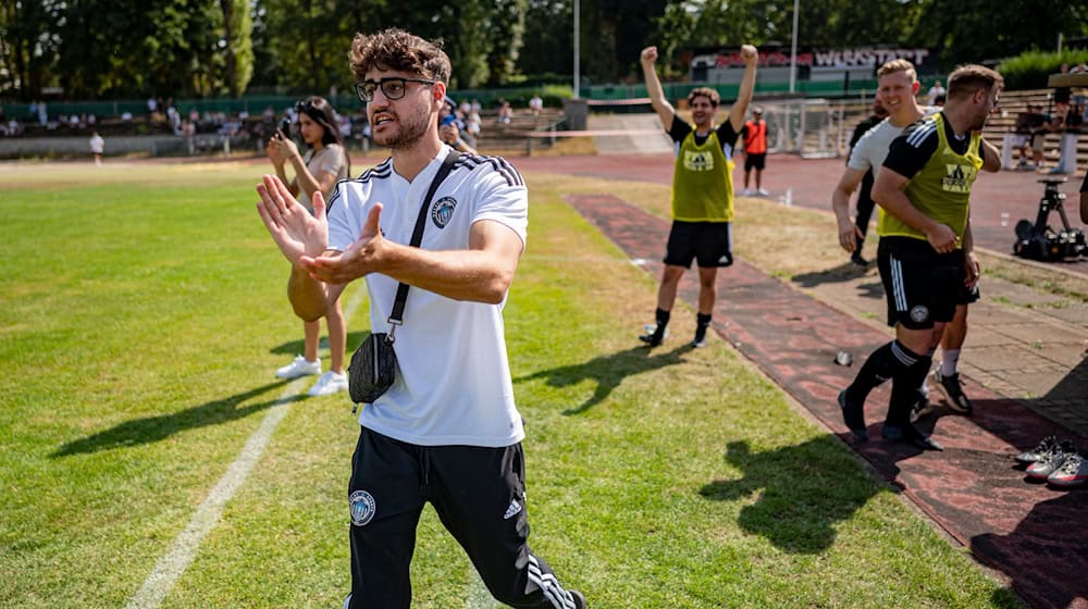 Der Streamer und sein Club treten beim BFC Dynamo an. / Foto: Fabian Sommer/dpa