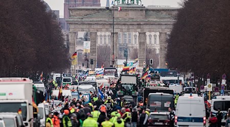 Die Veranstalter hatten laut Polizei 10.000 Teilnehmerinnen und Teilnehmer angemeldet. / Foto: Carsten Koall/dpa