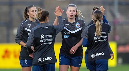 Lina Vianden (M) erzielte den ersten Potsdamer Treffer der Saison. / Foto: Soeren Stache/dpa