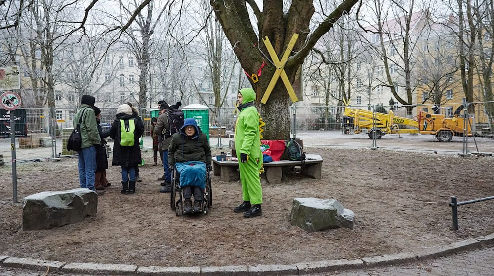 Anwohner protestieren schon länger gegen Wohnungsprojekt (Archivbild) / Foto: Jörg Carstensen/dpa