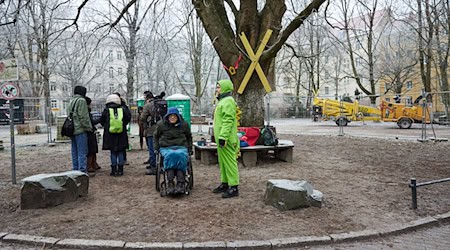 Anwohner protestieren schon länger gegen Wohnungsprojekt (Archivbild) / Foto: Jörg Carstensen/dpa