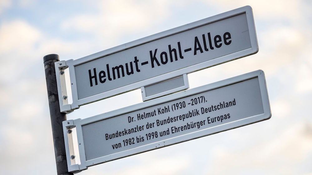 In Bonn ist längst eine Straße nach Helmut Kohl benannt, in Berlin noch nicht. (Archivbild) / Foto: Thomas Banneyer/dpa