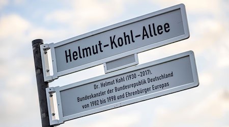 In Bonn ist längst eine Straße nach Helmut Kohl benannt, in Berlin noch nicht. (Archivbild) / Foto: Thomas Banneyer/dpa