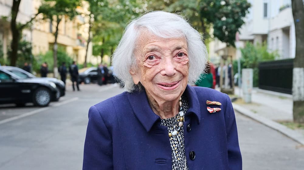 Berlins Ehrenbürgerin Margot Friedländer wird am Dienstag 103 Jahre alt. (Archivfoto) / Foto: Annette Riedl/dpa