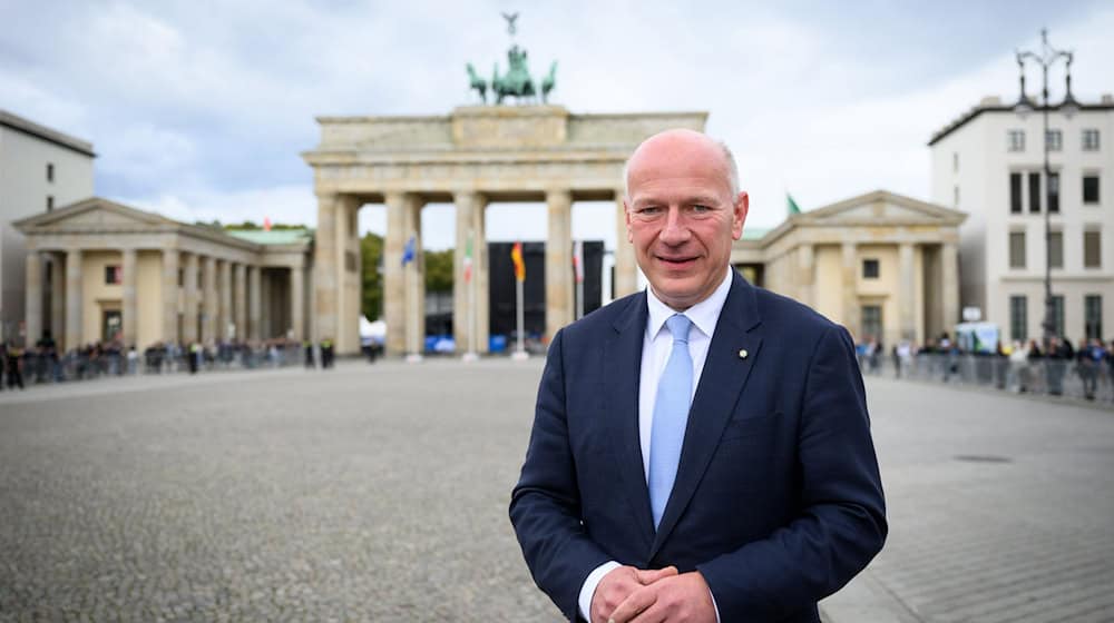 Berlin feiert den 35. Jahrestag des Mauerfalls. Kai Wegner spricht von einem Glückstag. (Archivbild) / Foto: Bernd von Jutrczenka/dpa