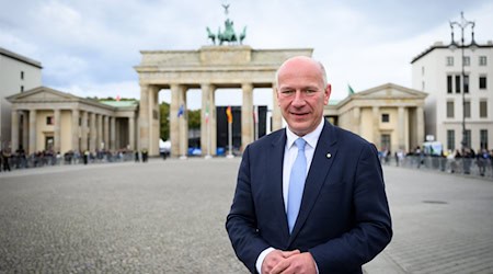 Berlin feiert den 35. Jahrestag des Mauerfalls. Kai Wegner spricht von einem Glückstag. (Archivbild) / Foto: Bernd von Jutrczenka/dpa