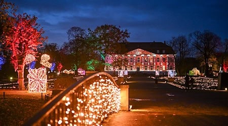 Weihnachten im Tierpark mit einem beleuchteten Rundweg / Foto: Jens Kalaene/dpa