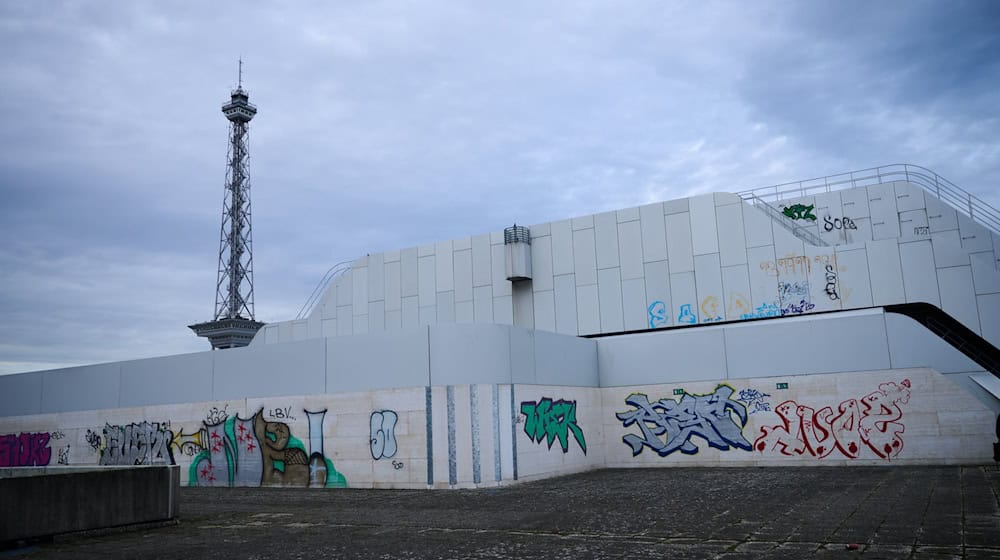 Das ICC steht als «schlummernder Riese» neben dem Funkturm  / Foto: Annette Riedl/dpa