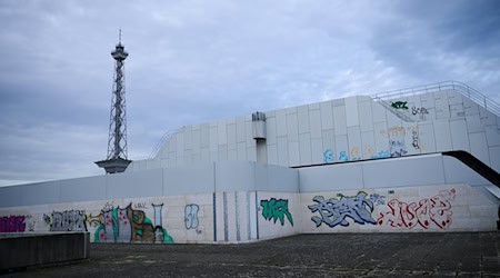 Das ICC steht als «schlummernder Riese» neben dem Funkturm  / Foto: Annette Riedl/dpa