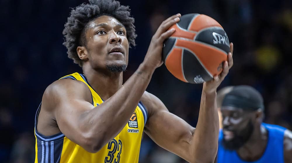 David McCormack kassiert mit Alba Berlin die nächste Niederlage.  / Foto: Andreas Gora/dpa