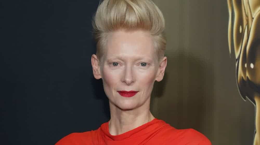 Tilda Swinton wird mit dem Ehrenpreis der Berlinale ausgezeichnet. (Archivbild) / Foto: Jordan Strauss/Invision via AP/dpa