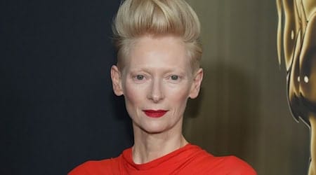 Tilda Swinton wird mit dem Ehrenpreis der Berlinale ausgezeichnet. (Archivbild) / Foto: Jordan Strauss/Invision via AP/dpa