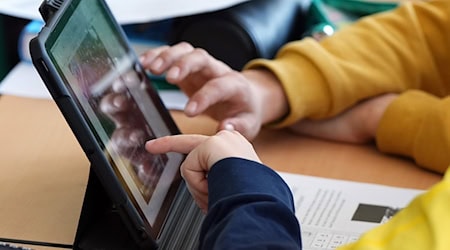 Berlins Schulen müssen bei der Digitalisierung sparen. (Foto- Illustration) / Foto: Soeren Stache/dpa