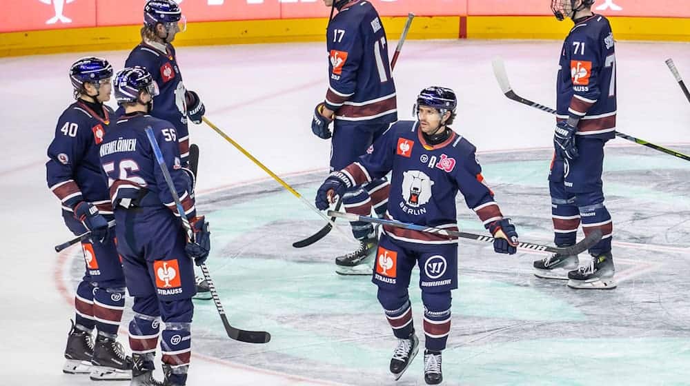 Die Eisbären Berlin kassieren gegen Ingolstadt eine klare Niederlage. / Foto: Andreas Gora/dpa