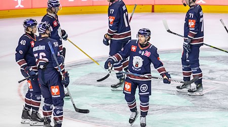 Die Eisbären Berlin kassieren gegen Ingolstadt eine klare Niederlage. / Foto: Andreas Gora/dpa