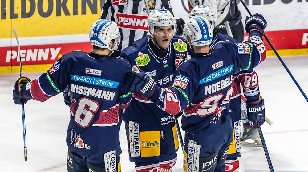 Die Eisbären Berlin wollen auch am Mittwoch gegen Zürich jubeln. / Foto: Andreas Gora/dpa