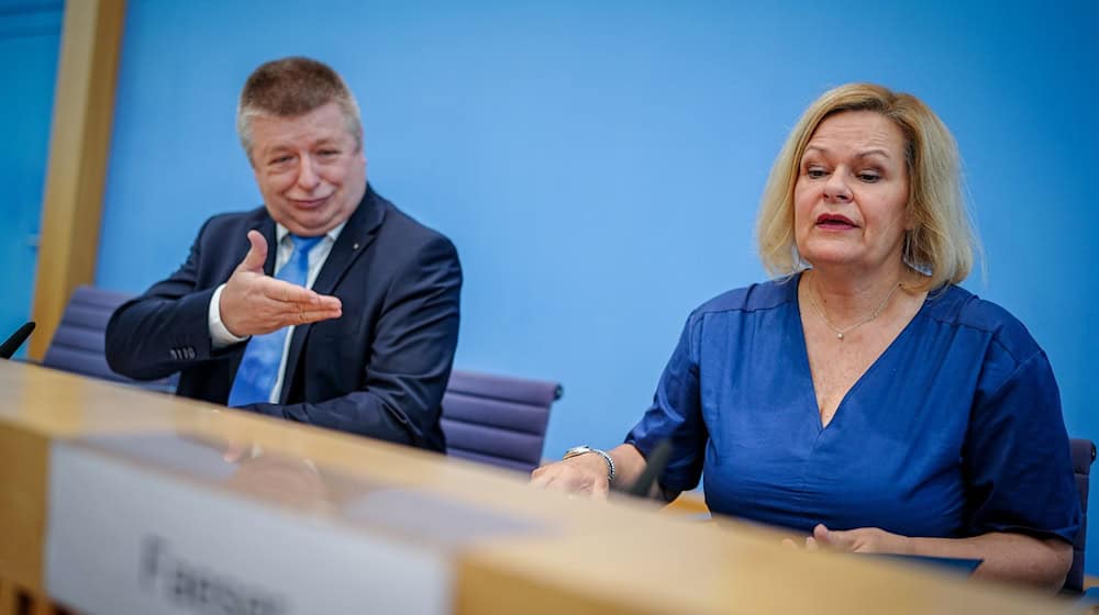 Bundesinnenministerin Nancy Faeser (SPD) will das Amt des Präsidenten des Bundesamtes für Verfassungsschutz zeitnah neu vergeben. / Foto: Kay Nietfeld/dpa