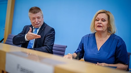 Bundesinnenministerin Nancy Faeser (SPD) will das Amt des Präsidenten des Bundesamtes für Verfassungsschutz zeitnah neu vergeben. / Foto: Kay Nietfeld/dpa