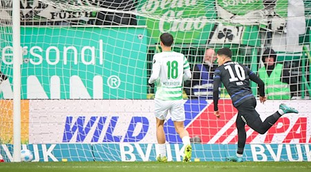 Die frühe Führung in Fürth brachte keine Ruhe ins Spiel der Berliner Hertha.  / Foto: Daniel Karmann/dpa