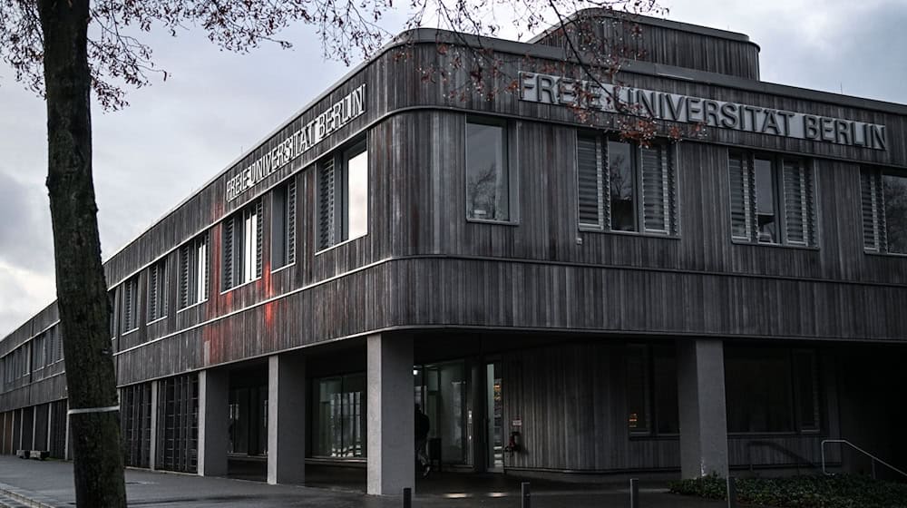 Das Museum wollte die Ausstellung Anfang 2025 für eine Woche an der FU zeigen. / Foto: Jens Kalaene/dpa