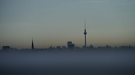 Die Temperaturen in Berlin und Brandenburg liegen bei maximal fünf Grad, wie der Deutsche Wetterdienst mitteilt. (Symbolbild) / Foto: Annette Riedl/dpa