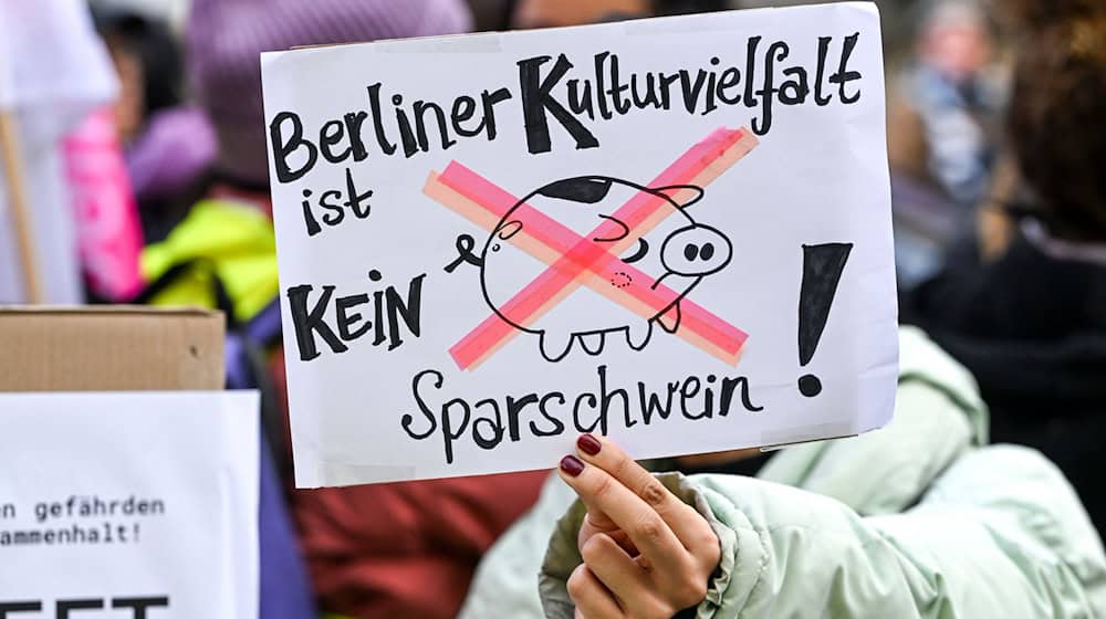 Berlins Kultur soll knapp zwölf Prozent ihres bislang geplanten Budgets einsparen. (Archivbild) / Foto: Jens Kalaene/dpa