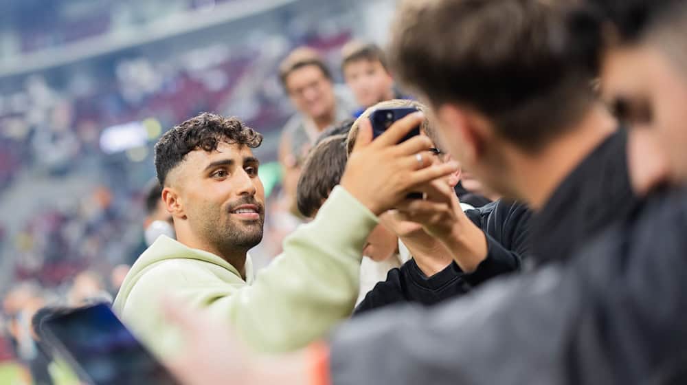 Der frühere Hertha-Offensivspieler und Social-Media-Star Nader Jindaoui löst einen Massenansturm aus. (Archivbild)  / Foto: Rolf Vennenbernd/dpa