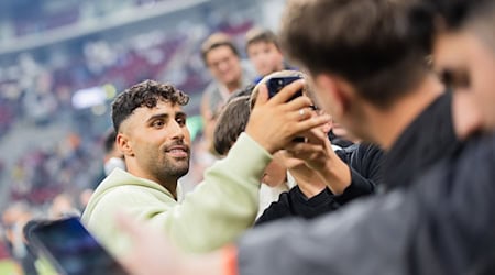 Der frühere Hertha-Offensivspieler und Social-Media-Star Nader Jindaoui löst einen Massenansturm aus. (Archivbild)  / Foto: Rolf Vennenbernd/dpa