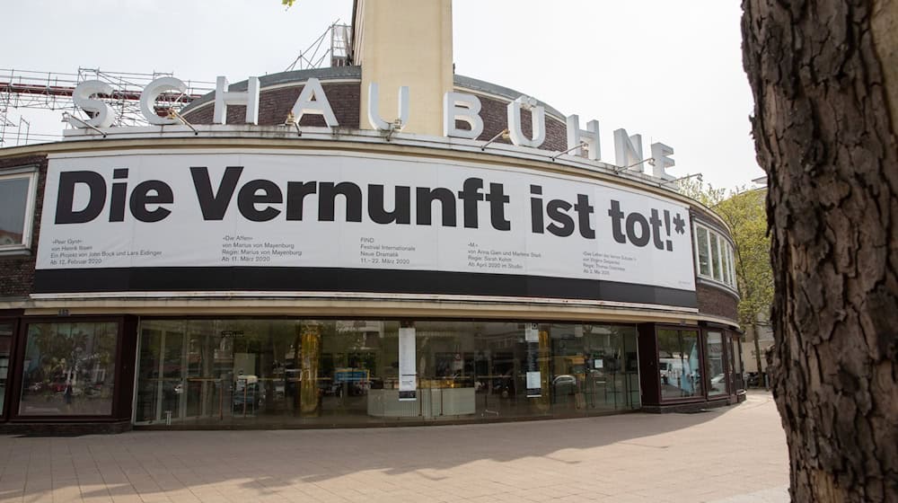 Bei der Berliner Schaubühne sollen die Kürzungen laut neuer Sparliste weniger drastisch ausfallen als bislang befürchtet. (Archivbild) / Foto: Gerald Matzka/dpa-Zentralbild/dpa