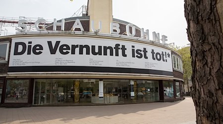 Bei der Berliner Schaubühne sollen die Kürzungen laut neuer Sparliste weniger drastisch ausfallen als bislang befürchtet. (Archivbild) / Foto: Gerald Matzka/dpa-Zentralbild/dpa