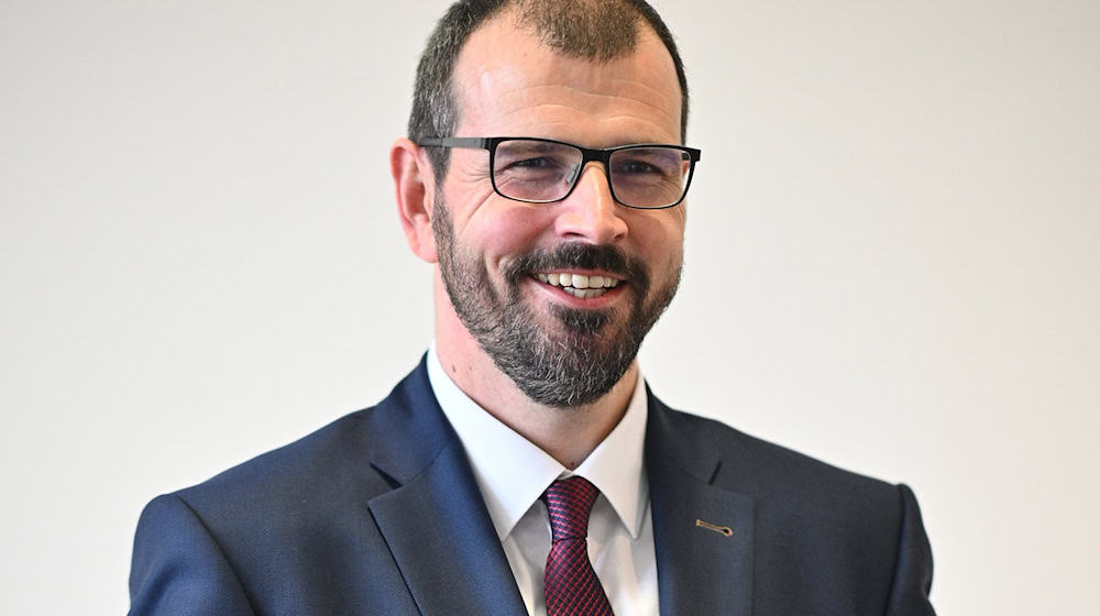 Bildungsminister Freiberg wird am 6. Januar das neue Landesinstitut Brandenburg für Schule und Lehrkräftebildung eröffnen. (Archivbild) / Foto: Sebastian Christoph Gollnow/dpa