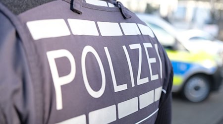 Die Polizei hat bei einem Einsatz in Westend (Charlottenburg-Wilmersdorf) die Wohnung einer «Letzte Generation»-Aktivistin unter die Lupe genommen. (Foto - Illustration) / Foto: Bernd Weißbrod/dpa