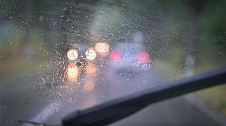 Die Sonne zeigt sich am zweiten Adventswochenende in Berlin und Brandenburg eher selten, stattdessen: Regen. (Symbolbild) / Foto: Patrick Pleul/dpa/ZB