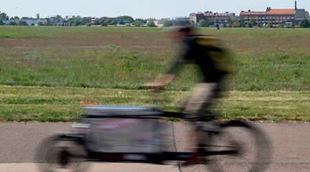 Scholz bringt auch den ehemaligen Berliner Flughafen für Wohnungsbau ins Spiel. (Archivbild) / Foto: Oliwia Nowakowska/dpa